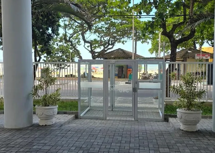 Apartamento Pe Na Areia Inteiro-4 Quartos 3 Cama Casal ,4 Camas Solteiro-3 Salas Cozinha Guarujá